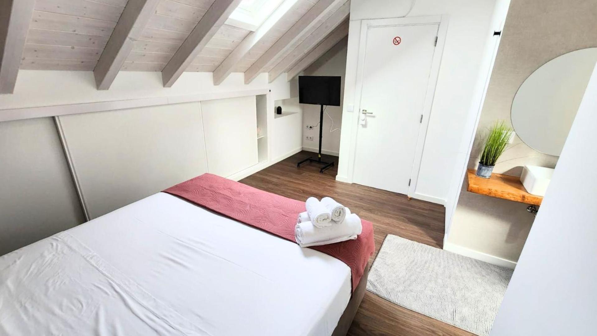 Surfsoul Guesthouse - Bed And Breakfast Peniche Exterior foto