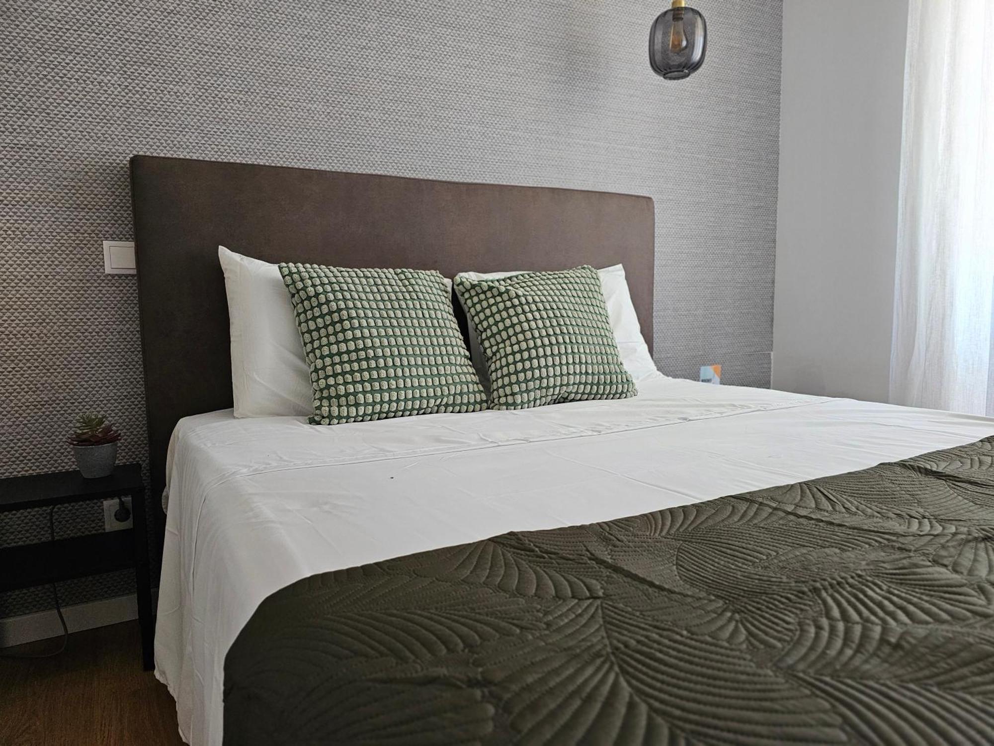 Surfsoul Guesthouse - Bed And Breakfast Peniche Exterior foto