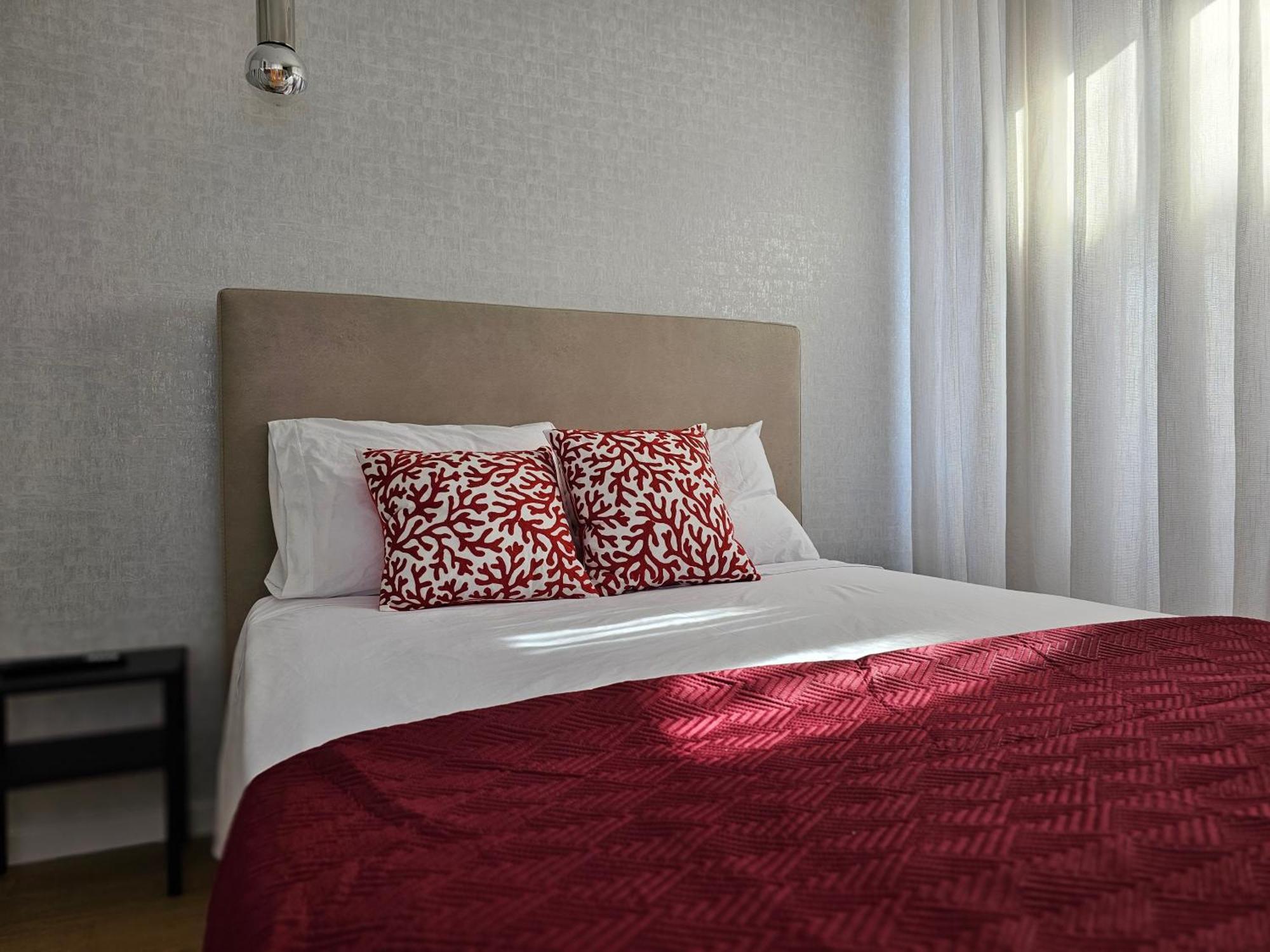 Surfsoul Guesthouse - Bed And Breakfast Peniche Exterior foto