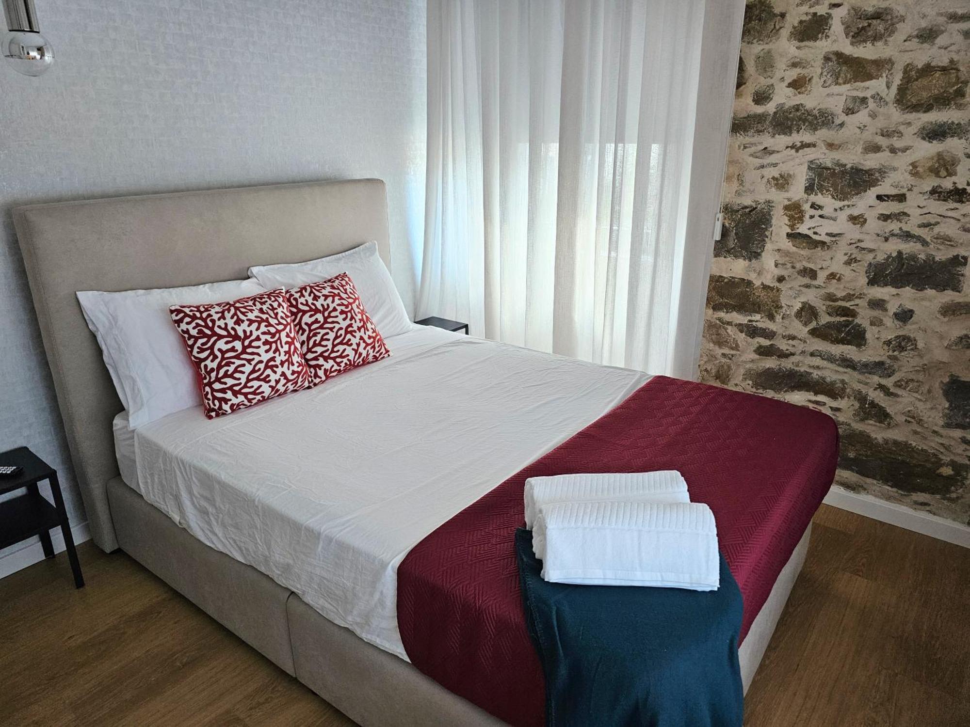 Surfsoul Guesthouse - Bed And Breakfast Peniche Exterior foto